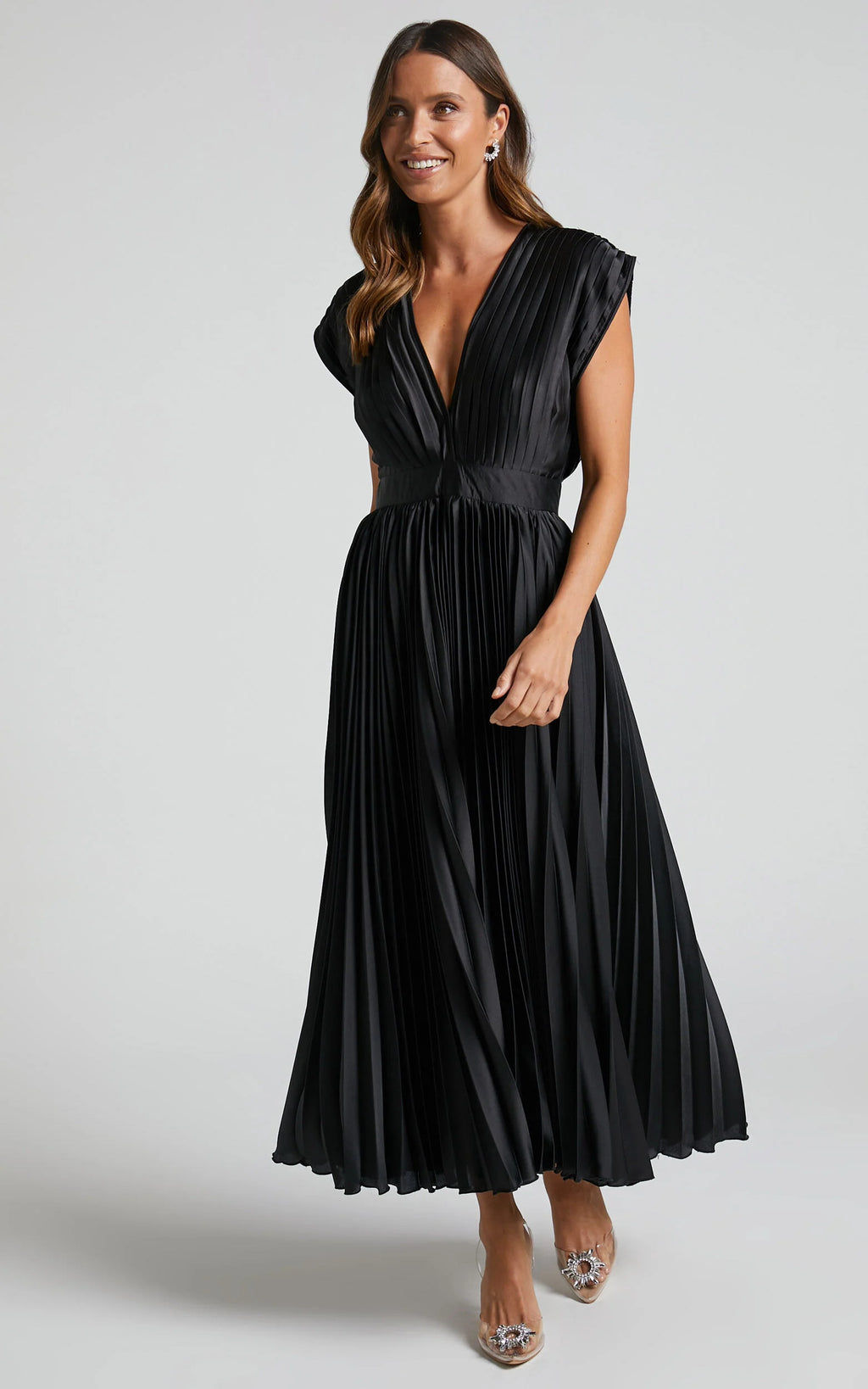 Della Midi Dress - Plunge Neck Short Sleeve Pleated Dress in Black