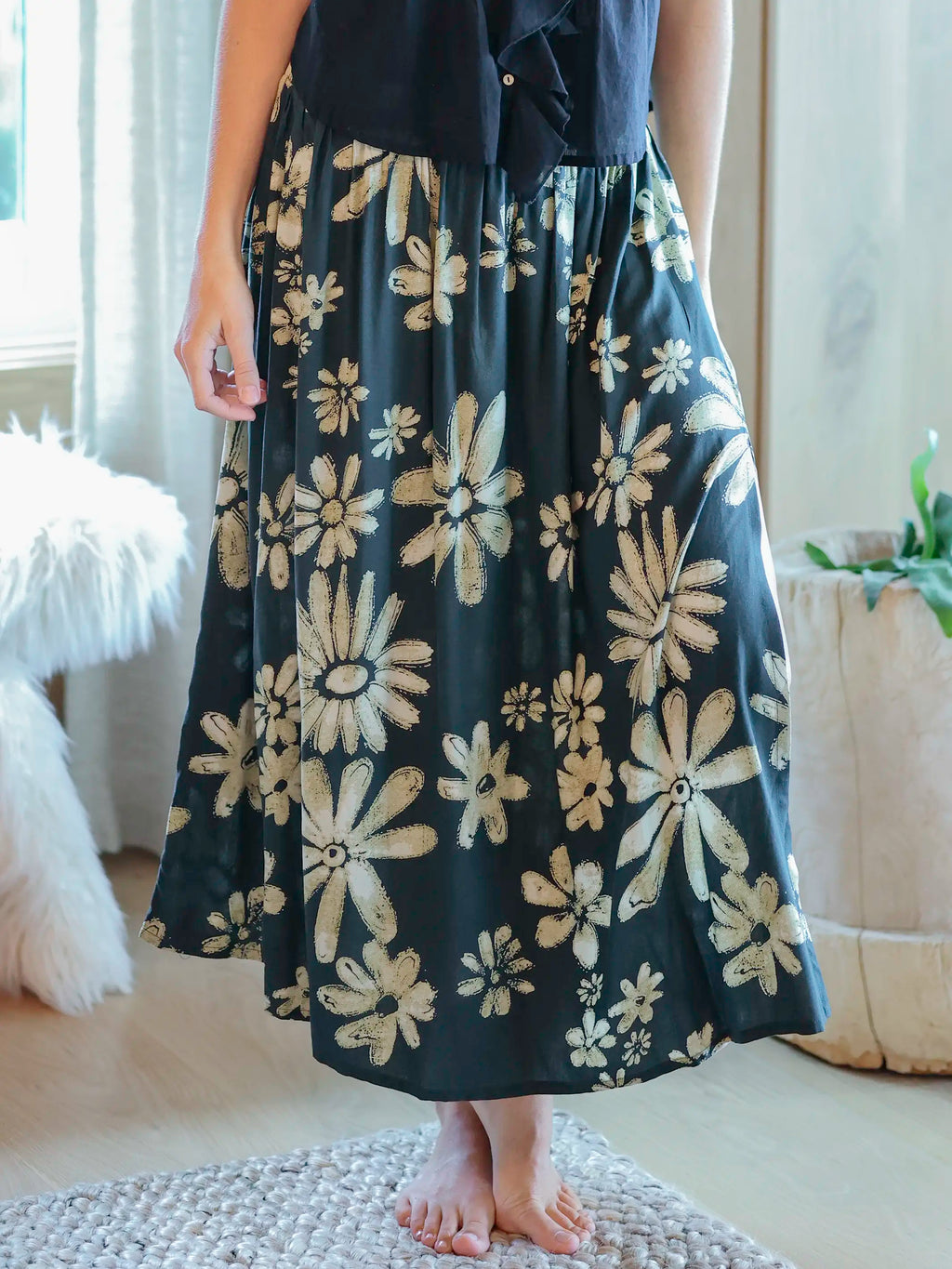 Addie Midi Skirt - Black Cream Daisies