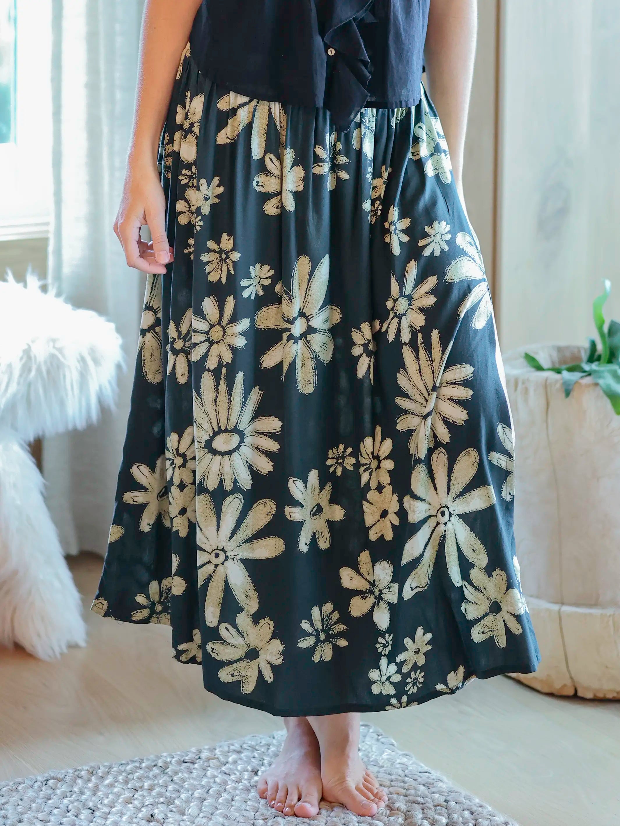 Addie Midi Skirt - Black Cream Daisies