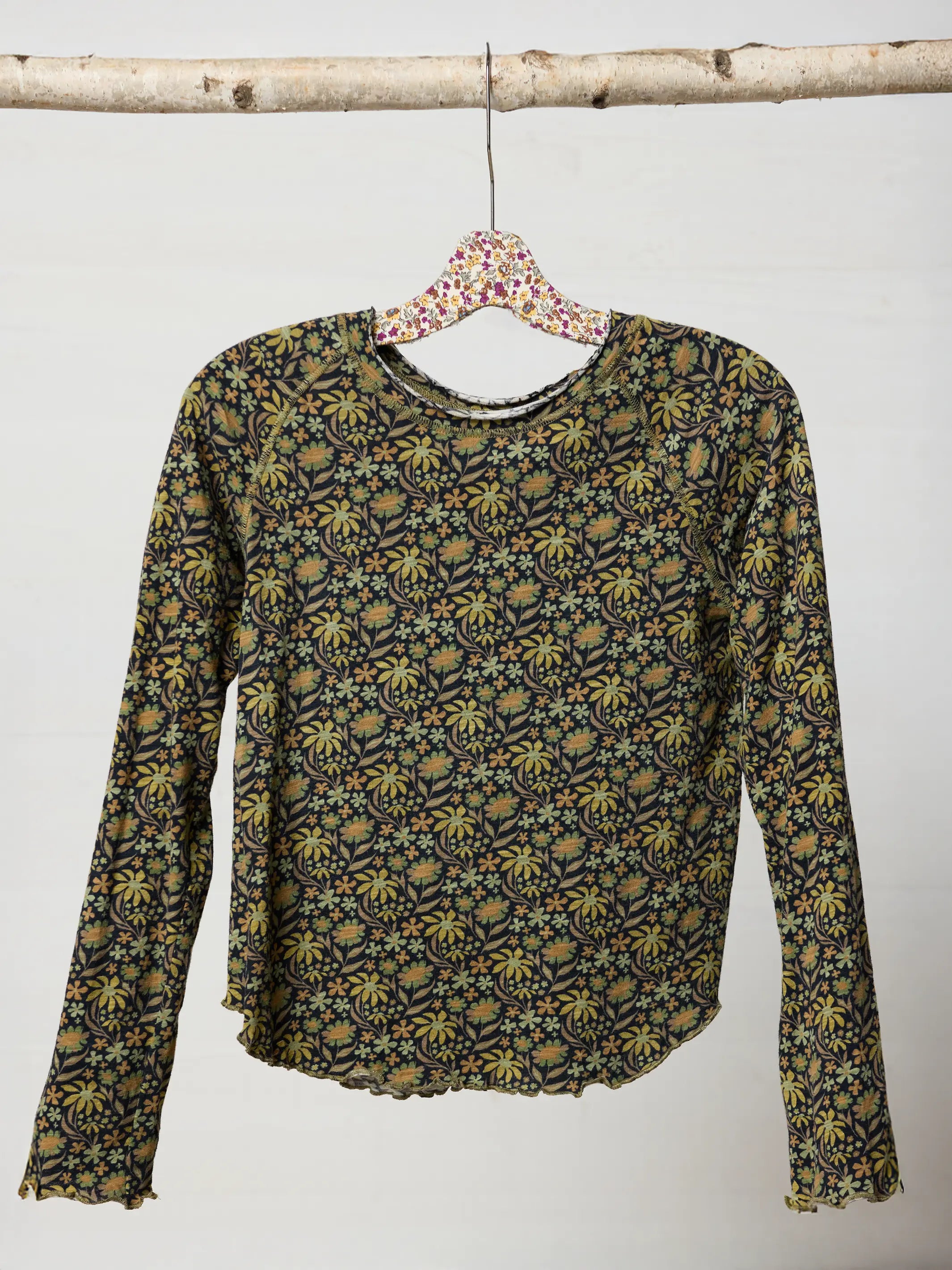 Lily Cotton Long Sleeve Tee Shirt - Tan Daisies Floral