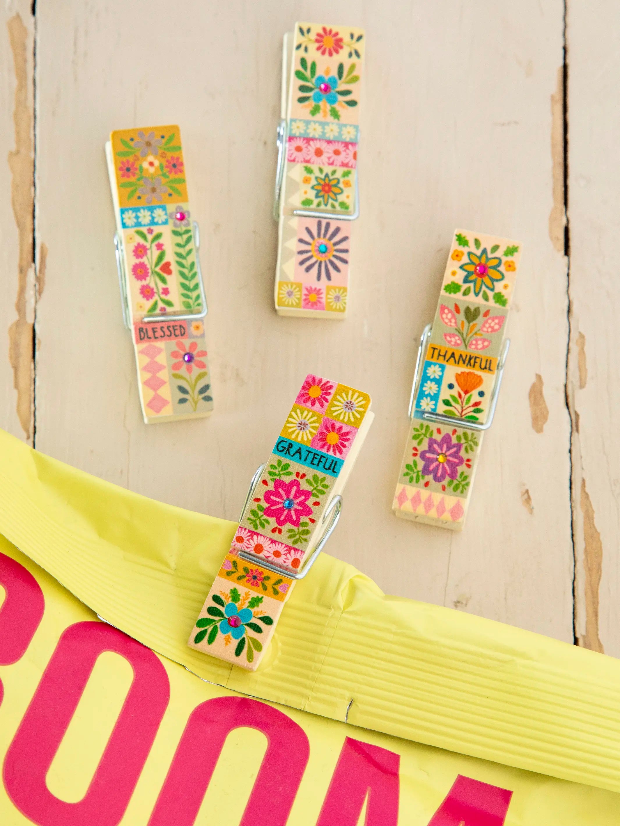 Happy Clips, Set of 4 - Thankful Grateful Blessed