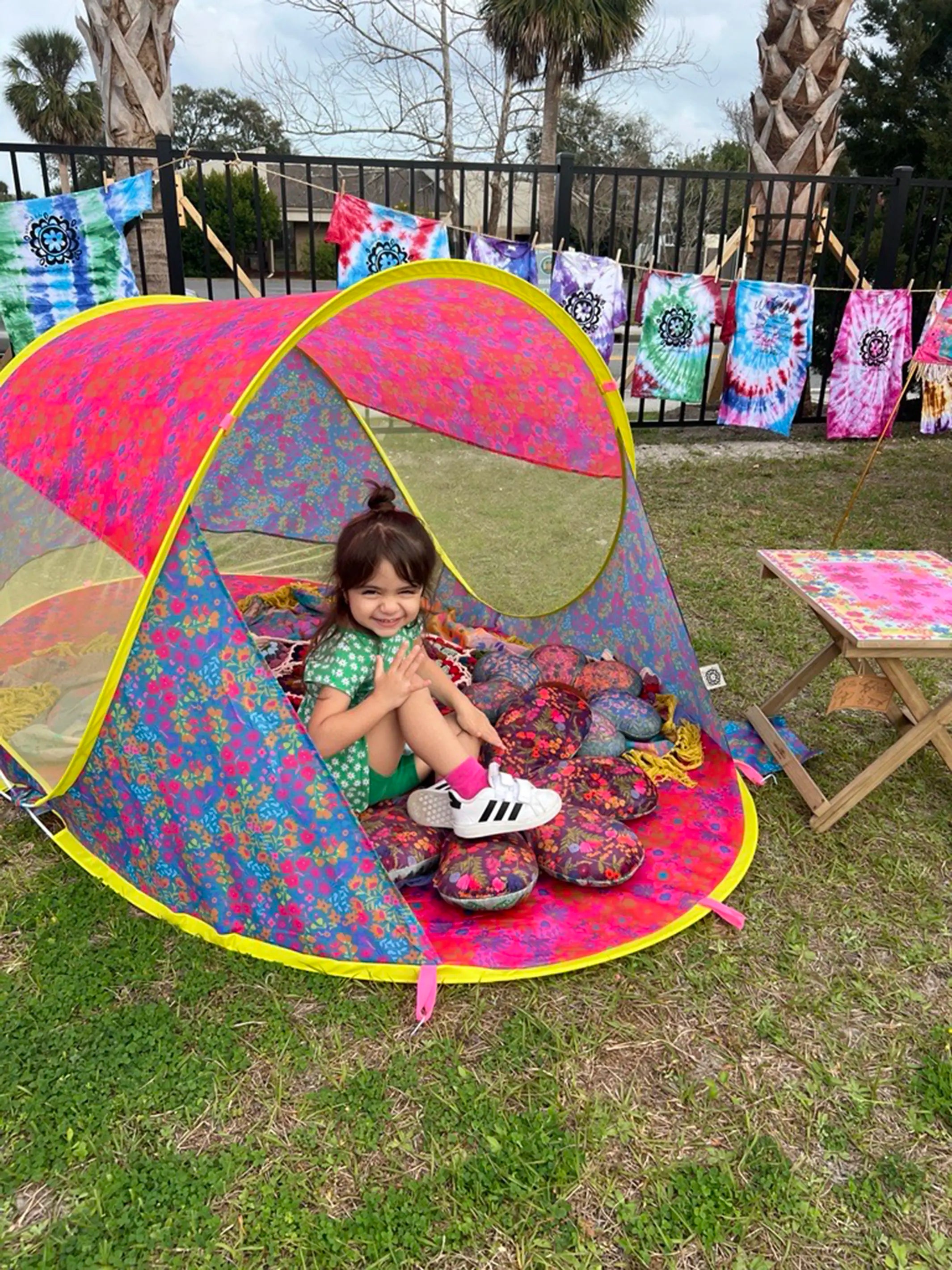 Sunny Day Pop Up Lounge Tent - Pink Coral Floral
