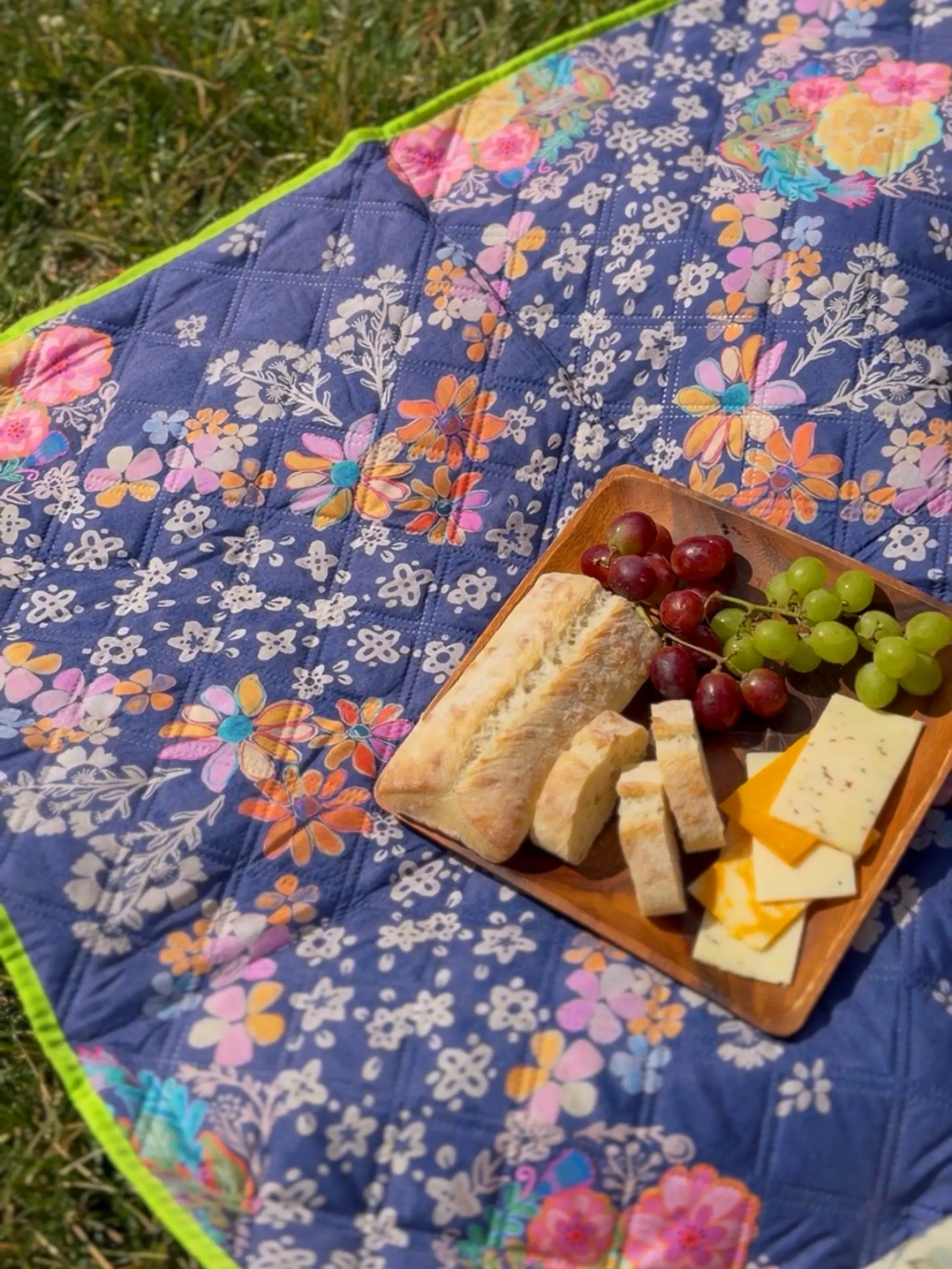 Picnic Blanket Tote - Tropic Bandana Navy